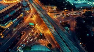大都市市中心繁忙的公路交叉口在夜间的时差
